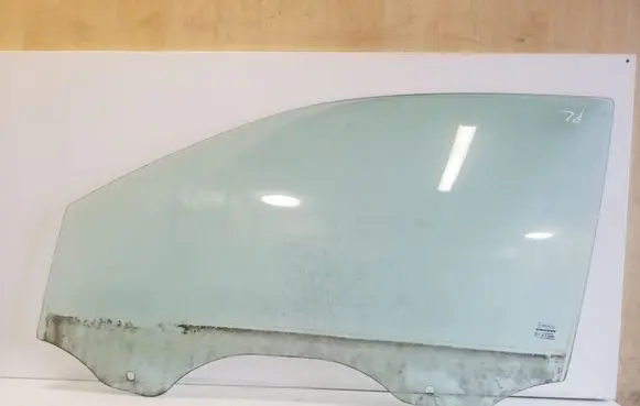 Ford Ranger Front door window glass four-door E1143R00086