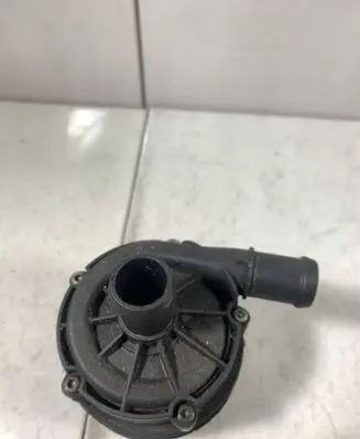 Skoda Octavia Mk2 (1Z) Electric auxiliary coolant/water pump 04L965567A