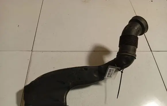 Opel Astra H Air intake hose/pipe 55351756