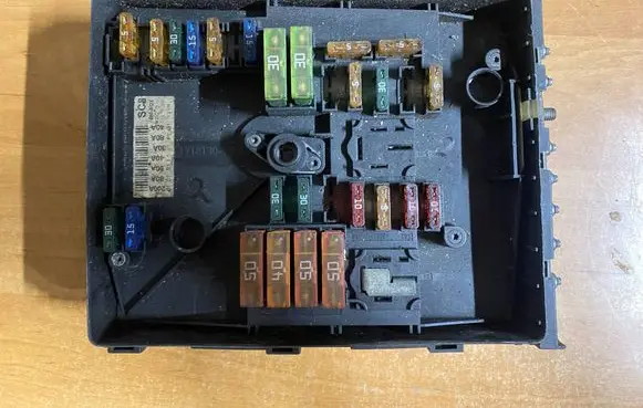 Audi A3 S3 8P Fuse module 17181301 1K0937125A 017183071