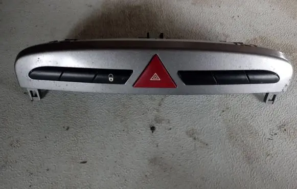 Peugeot 308 Hazard light switch 706380