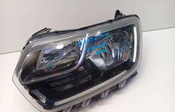 Dacia Duster II Headlight/headlamp 676512161 260609367R 45830093