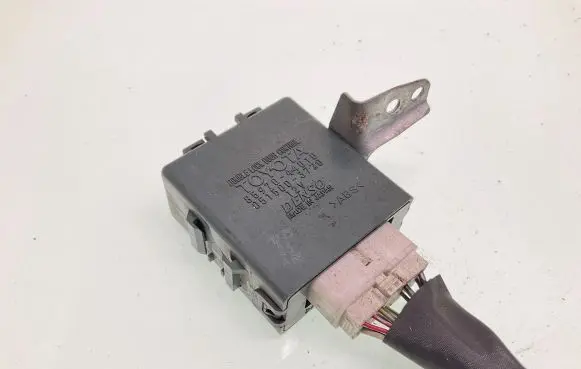 Toyota Corolla Verso AR10 Door central lock control unit/module 8597044010 0515003720