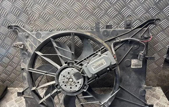 Volvo V70 Electric radiator cooling fan 30636445 0130303909