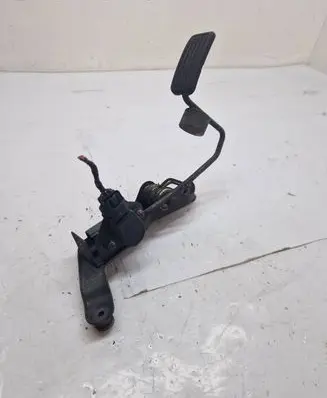 Toyota RAV 4 (XA20) Accelerator throttle pedal 8928133010