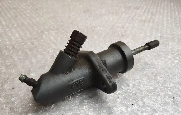 Clutch slave cylinder