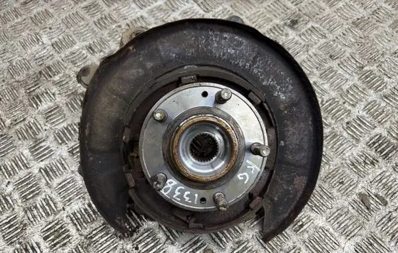 Rear wheel hub