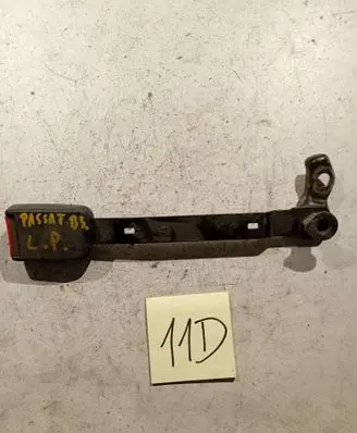 Volkswagen PASSAT B5 Front seatbelt buckle 1H0857756