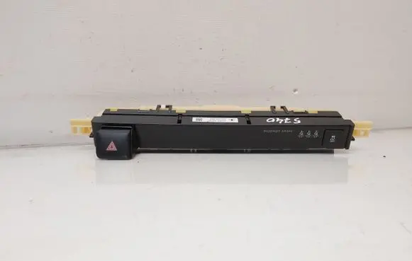 Toyota RAV 4 (XA40) Hazard light switch 8395042220