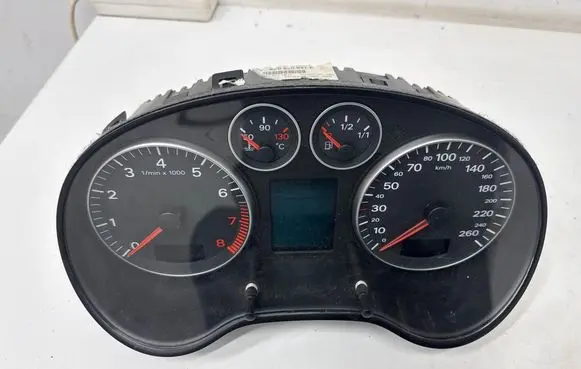 Audi A3 S3 8P Speedometer (instrument cluster) 8P0920931F D0H20001 6010810