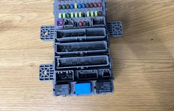 Honda Civic Fuse module 37832LN