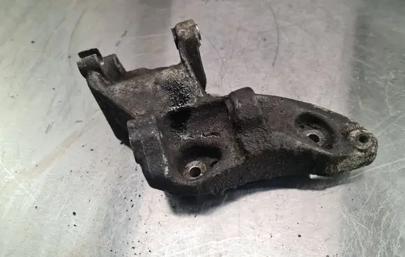 Peugeot 206 Engine mounting bracket 9641715580