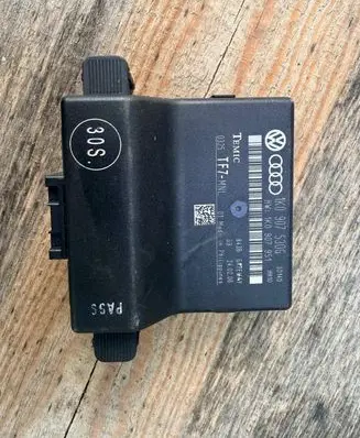 Volkswagen Golf V Gateway control module 1K0907530G
