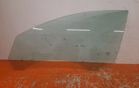 Volvo S40 Front door window glass four-door 43R-001105