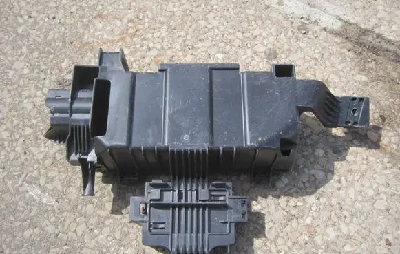 Mercedes-Benz ML W166 Fuse box cover A1665460143