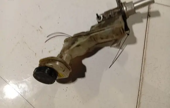 Nissan Qashqai Master brake cylinder 