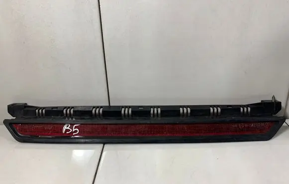 Volkswagen PASSAT B5 Third/center stoplight 3B9945097
