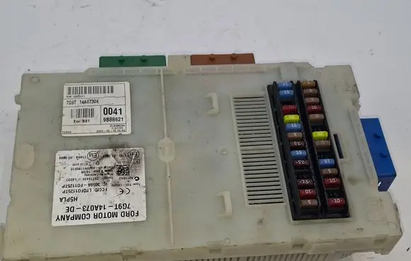 Ford Mondeo MK IV Fuse module 7G9T14A073DE 3659AF01125TP LTQF01125TP