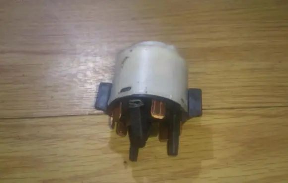 Volkswagen PASSAT B5.5 Ignition lock contact 4b0905849