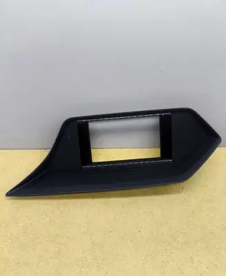 Mercedes-Benz E W212 Radio/GPS head unit trim A2126801336 9022700
