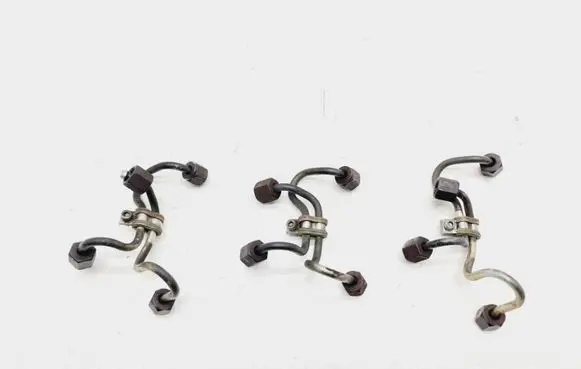 BMW 5 E60 E61 Fuel injector supply line/pipe 