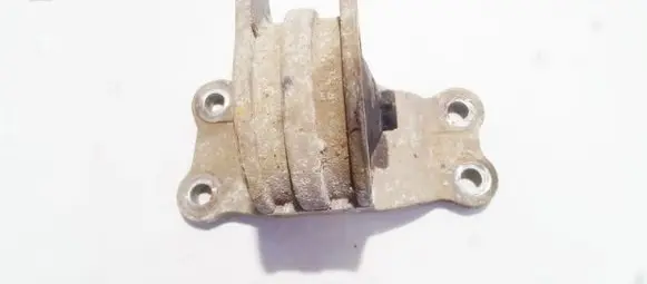 Mitsubishi Space Wagon Engine mount bracket