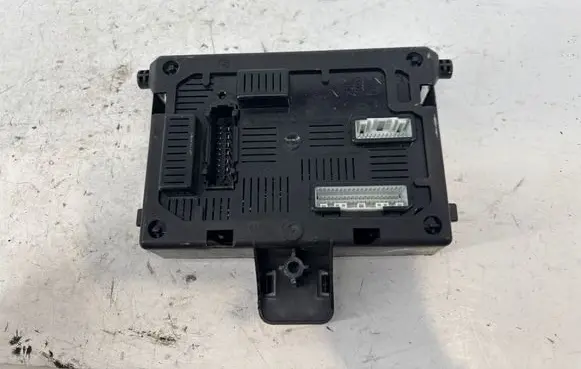 Renault Clio III Comfort/convenience module 8200652286 28118126 00693815