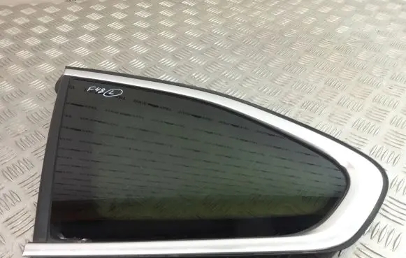 BMW X1 F48 F49 Rear side window 7406871