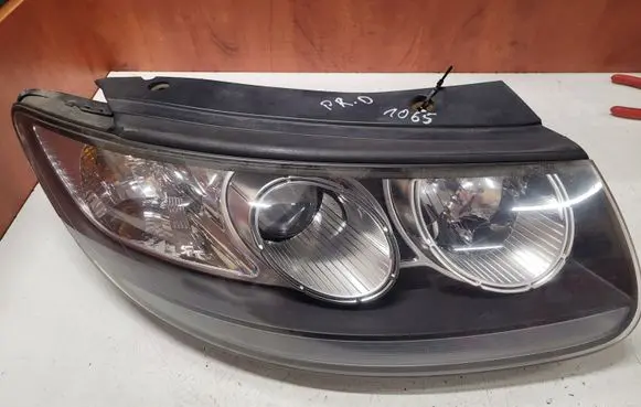 Hyundai Santa Fe Headlight/headlamp 921022B0