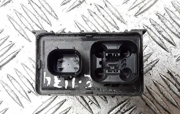 Opel Insignia A Glow plug pre-heat relay 55574293