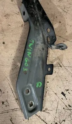 Renault Twingo III Fender mounting bracket 631429601R