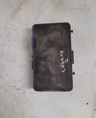 Renault Laguna II Fuse box cover 8200210898