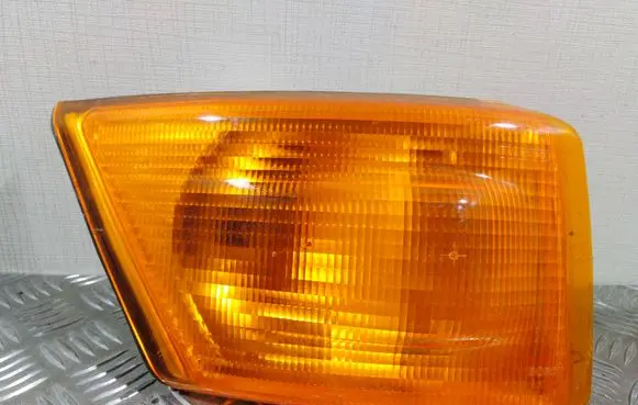 Iveco Daily 35 - 40.10 Front indicator light 1315106149