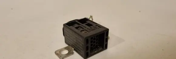 Volkswagen PASSAT B6 Battery relay fuse 4F0915519