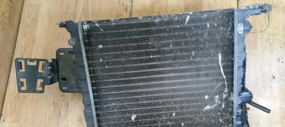Renault Megane I Coolant radiator a390i450p40
