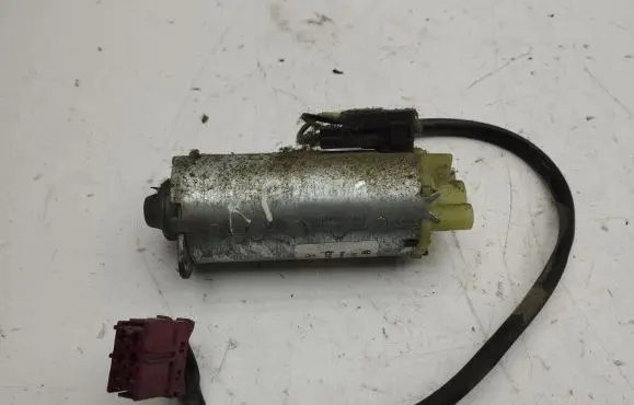 Mercedes-Benz S W220 Seat adjustment motor 2208204942