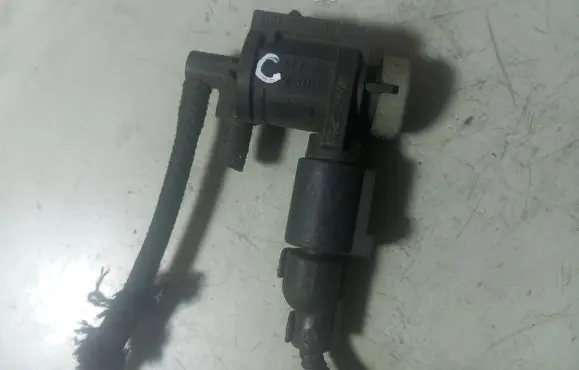 Volkswagen PASSAT B6 Turbo solenoid valve 1J0906283C