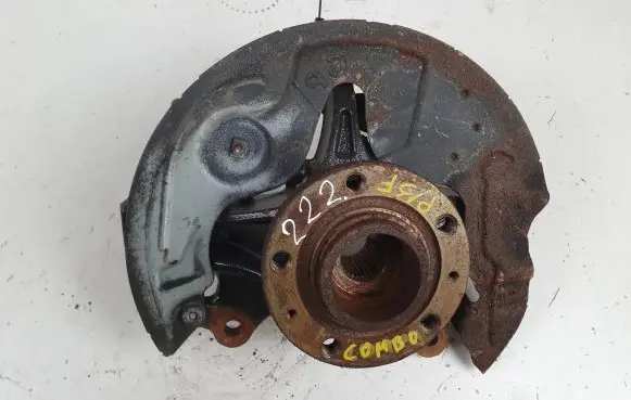 Opel Combo E Front wheel hub spindle knuckle