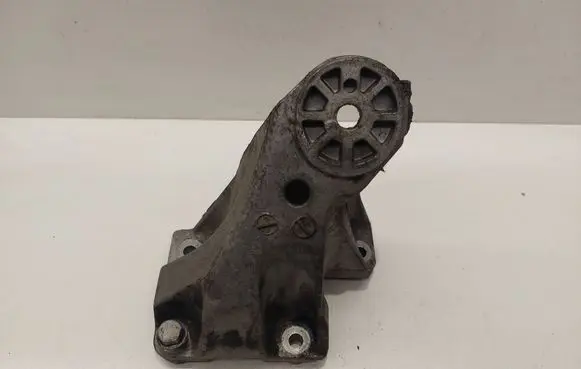 Audi Q7 4L Engine mounting bracket 7L6199308B