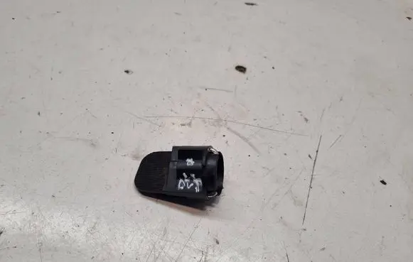 Volvo V70 Tail light bulb cover holder 9482288