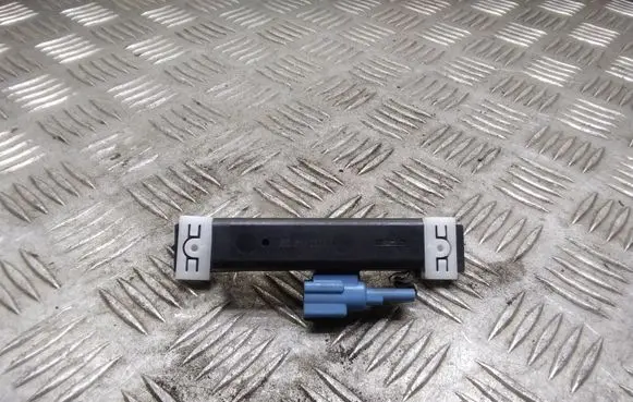 Nissan Leaf I (ZE0) Aerial antenna amplifier