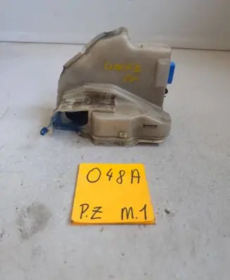Volkswagen Golf V Front door lock 8349228