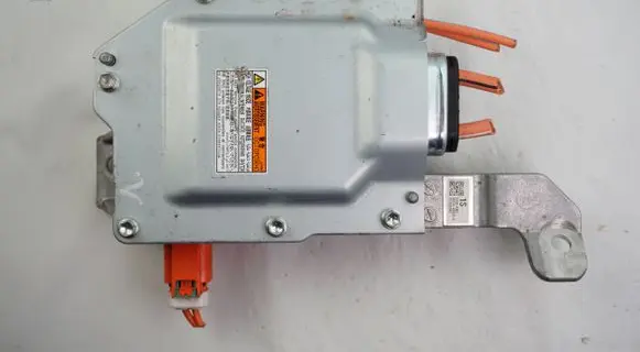 Toyota RAV 4 (XA50) Fuse module 63589387 8267042020A