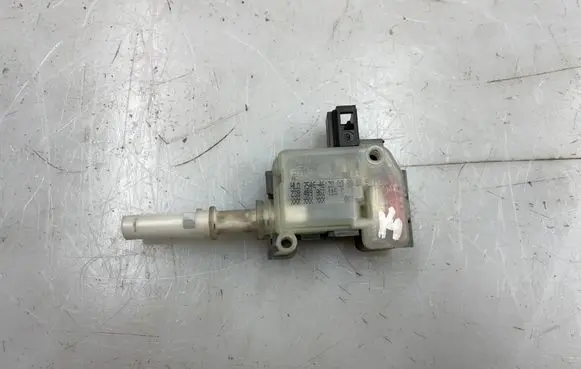 Audi A3 S3 A3 Sportback 8P Tailgate boot lock/latch motor 4B9962115C