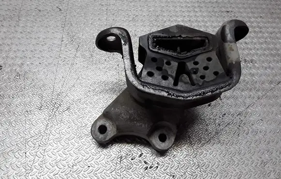 Volkswagen Transporter - Caravelle T5 Engine mount bracket 7H0399151