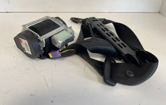 Audi Q7 4L Front seatbelt 4L1857705