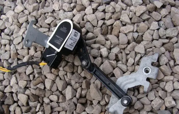 Volvo XC40 Headlight/headlamp level sensor 32221477