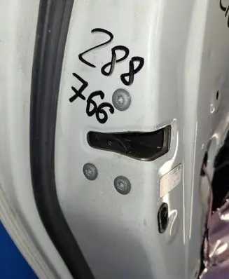 Toyota Yaris Front door lock 6906052200