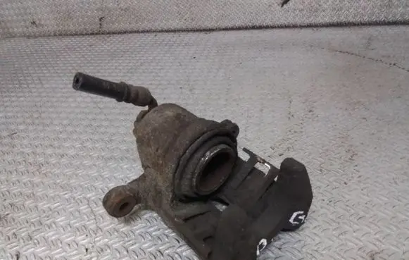 Honda CR-V Rear brake caliper