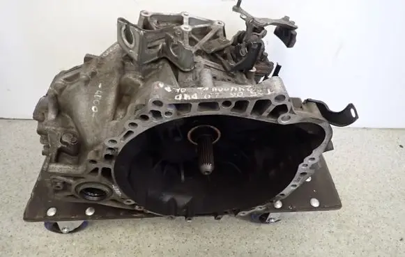 Manual 5 speed gearbox